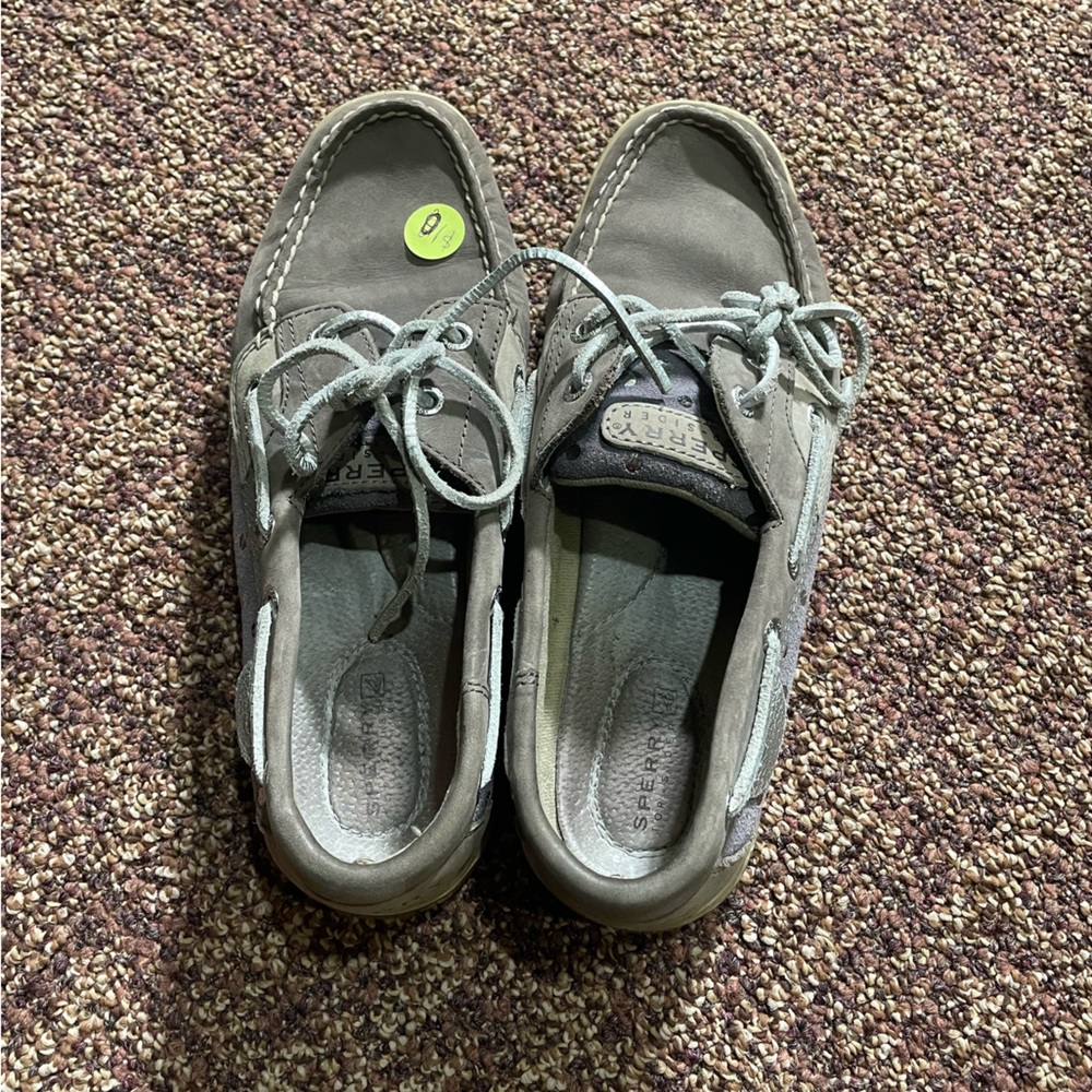 Sperry boat shoes in grey/ silver!